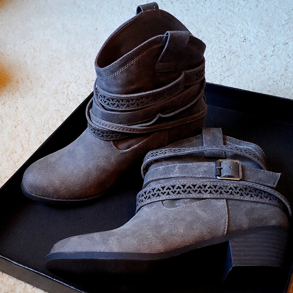 Ankle boots - 7 1/2 size